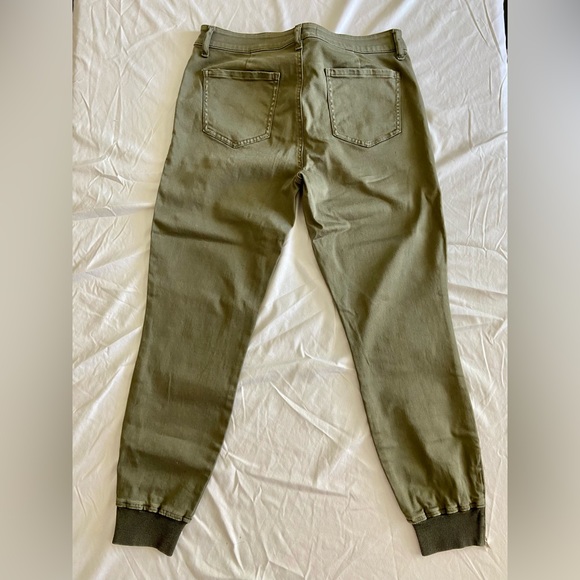 Level 99 Lara Utility Jogger Pant in Relish with Ankle Side Zip. Size 27. - Picture 3 of 4